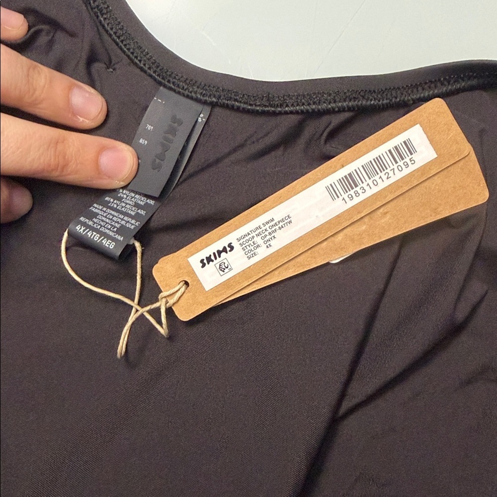 NWT SKIMS Signature Swim Scoop Neck One Piece - Picture 2 of 5